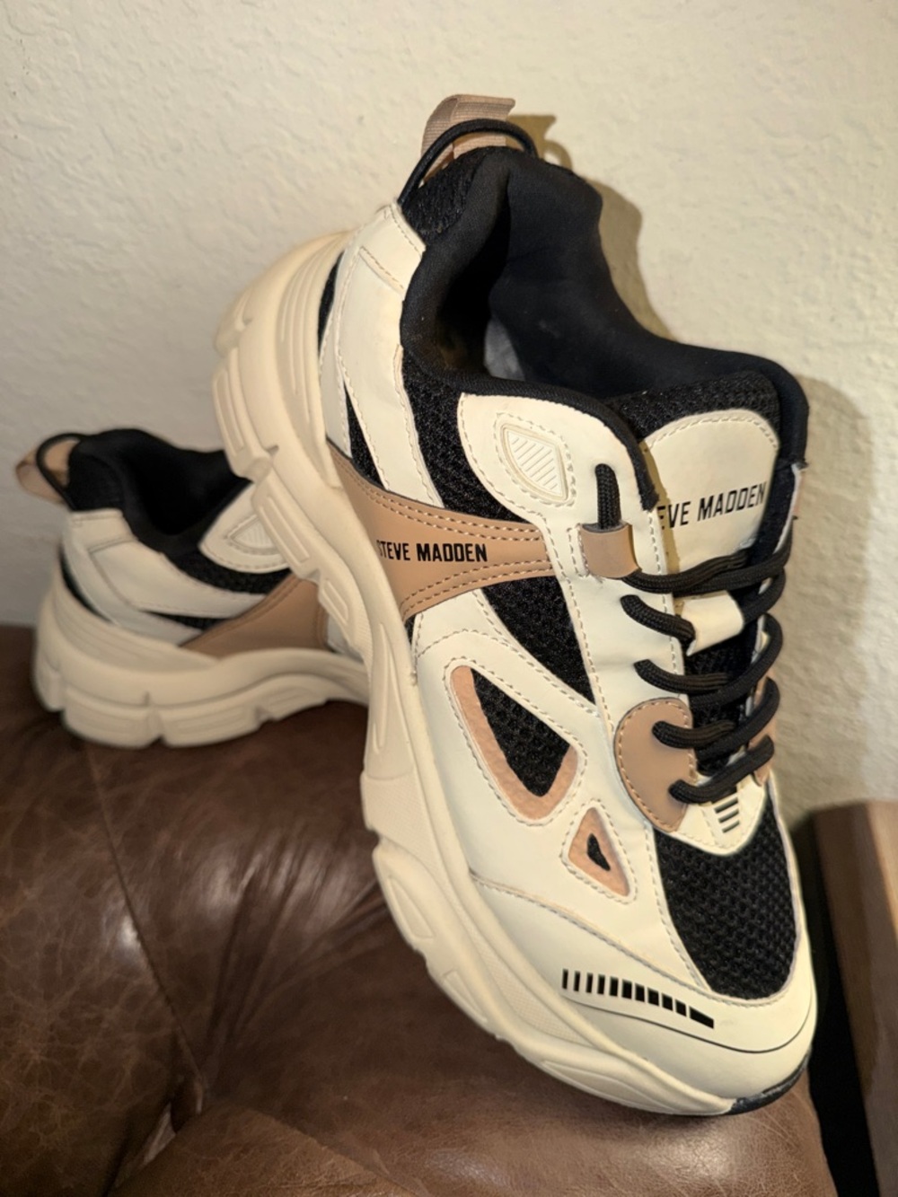 Steve Madden Cream, Black & Tan Chunky Lace-Up Sneakers women’s size 9